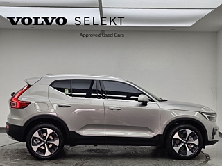 VOLVO XC40 2024