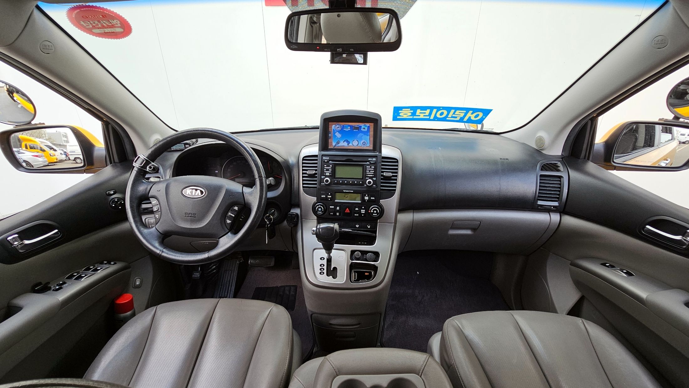 KIA CARNIVAL R 2012