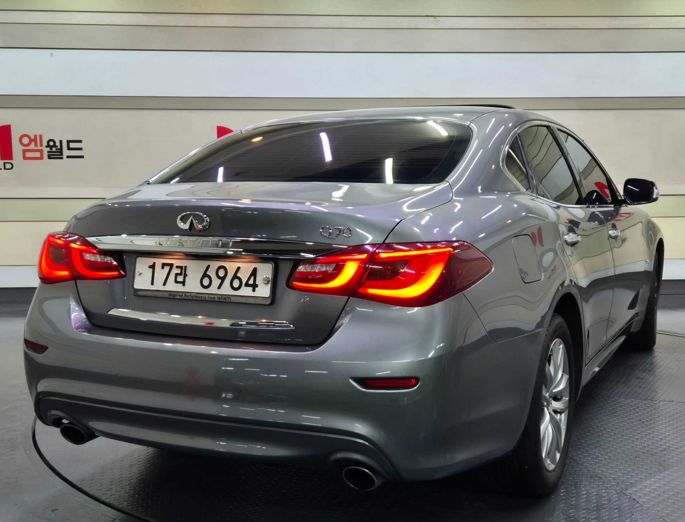 INFINITI Q70 2015