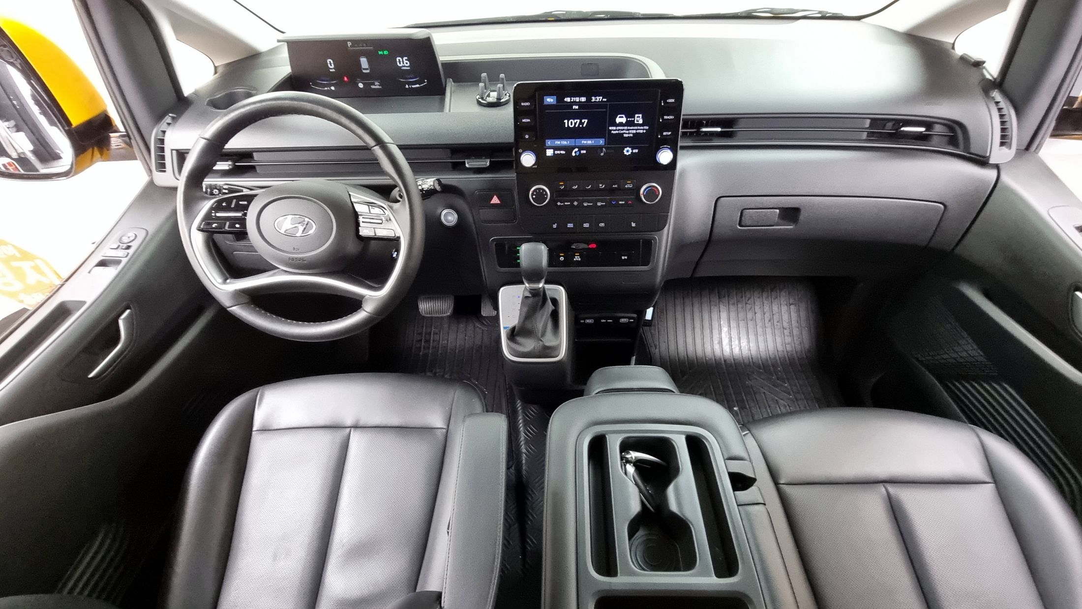 HYUNDAI STARIA 2023