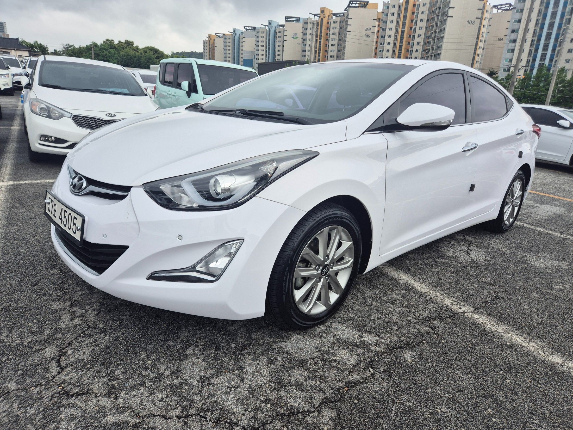 HYUNDAI AVANTE 2015