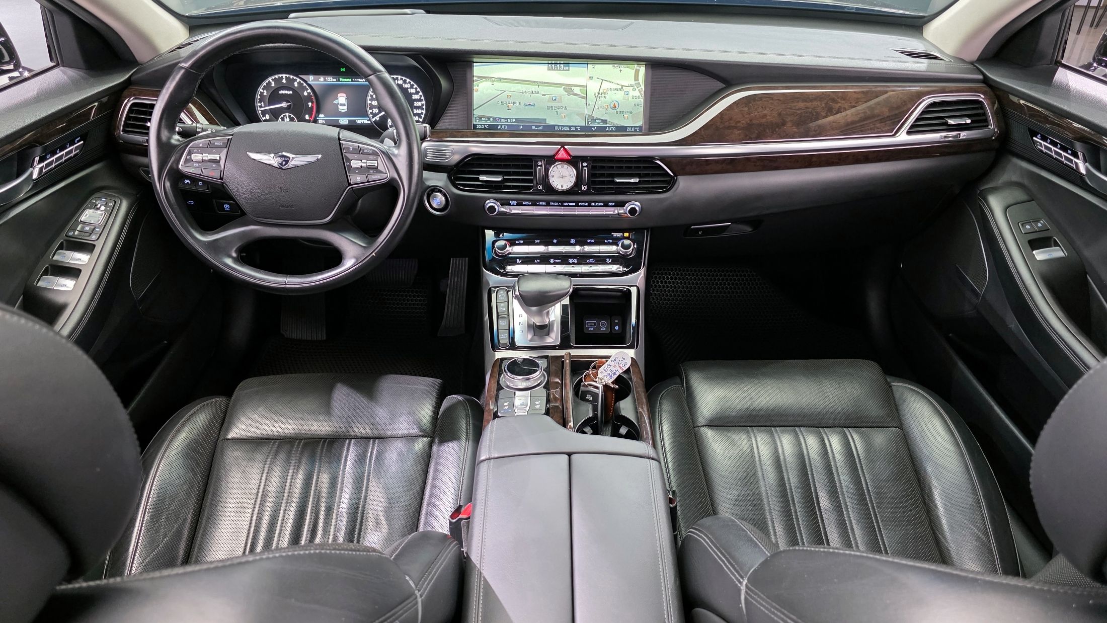 GENESIS EQ900 2016
