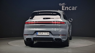 PORSCHE CAYENNE PO536 2023
