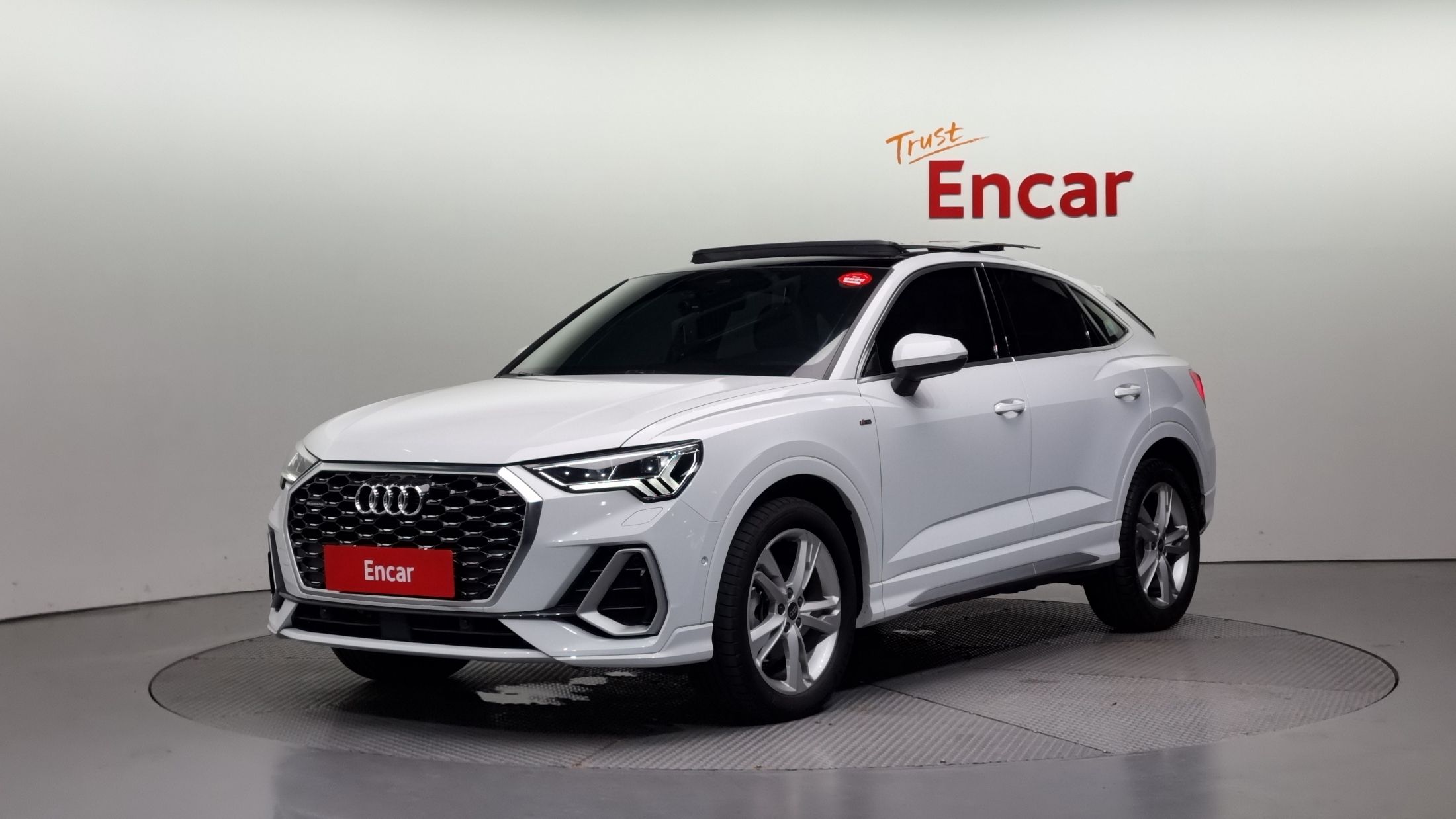 AUDI Q3 F3