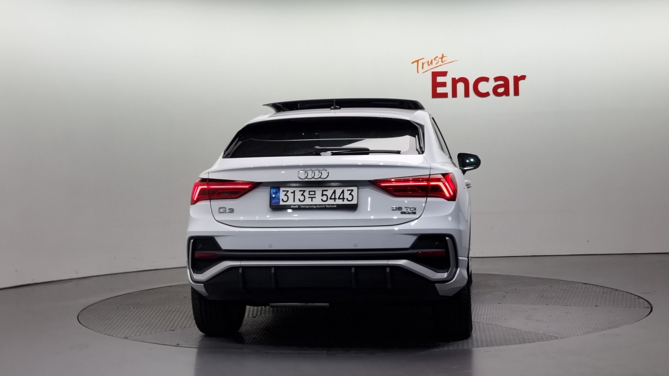 AUDI Q3 F3