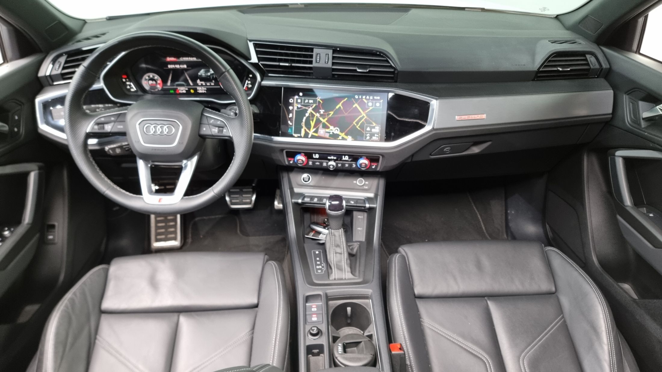 AUDI Q3 F3
