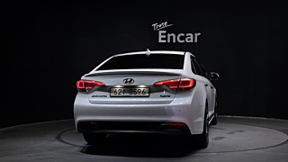 HYUNDAI LF SONATA HYBRID 2016