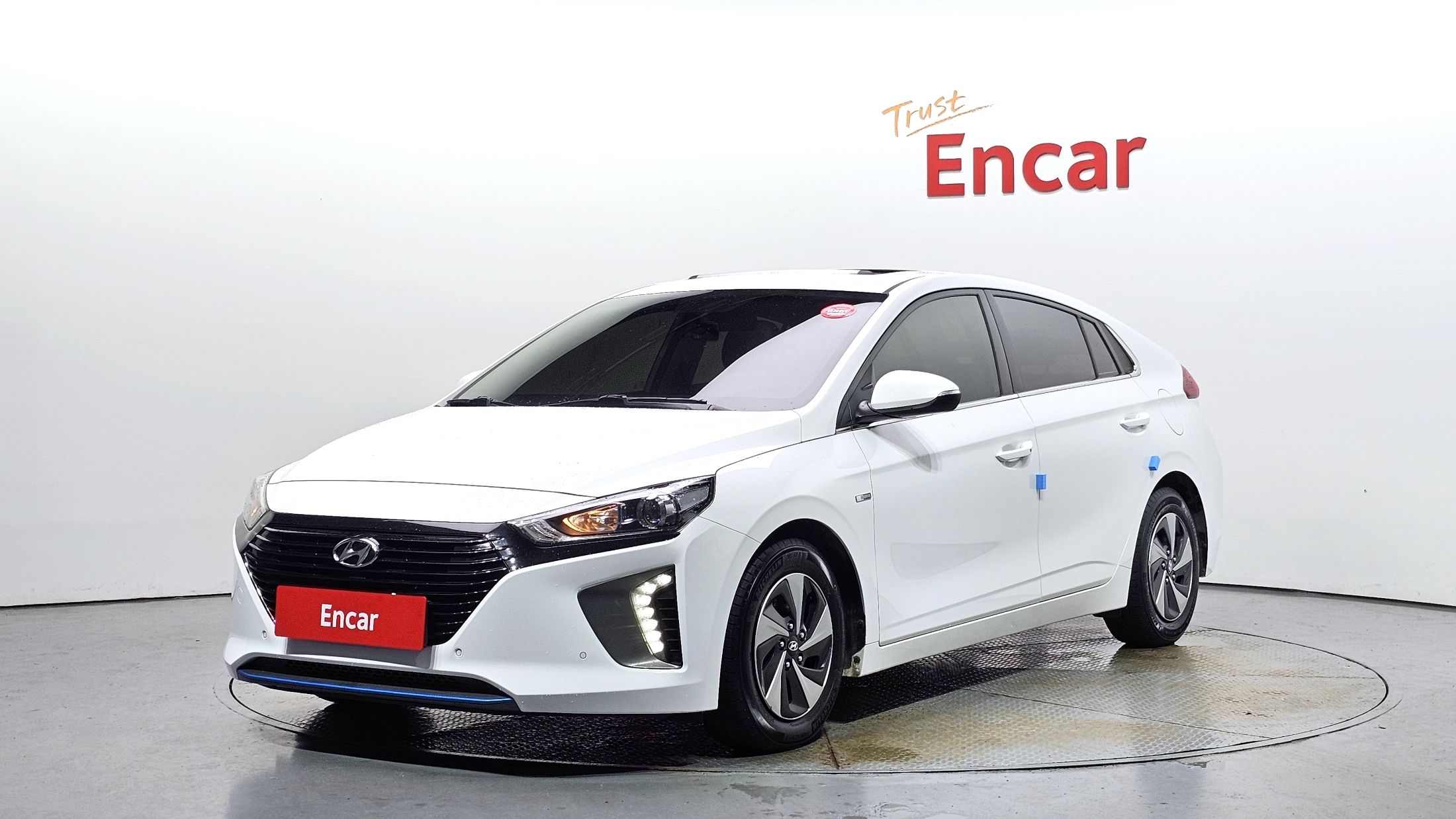 HYUNDAI IONIQ HYBRID