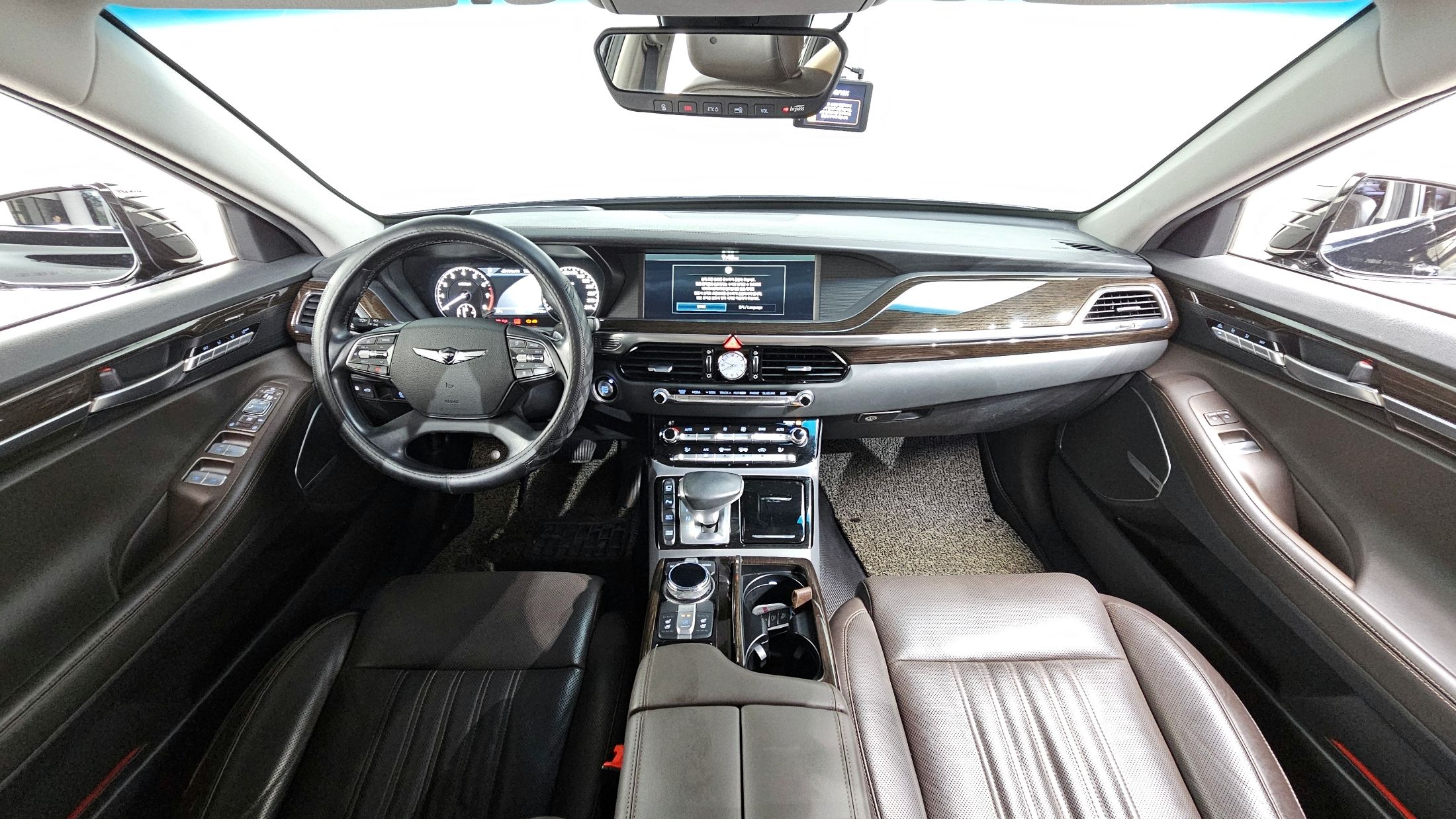 GENESIS EQ900 2016