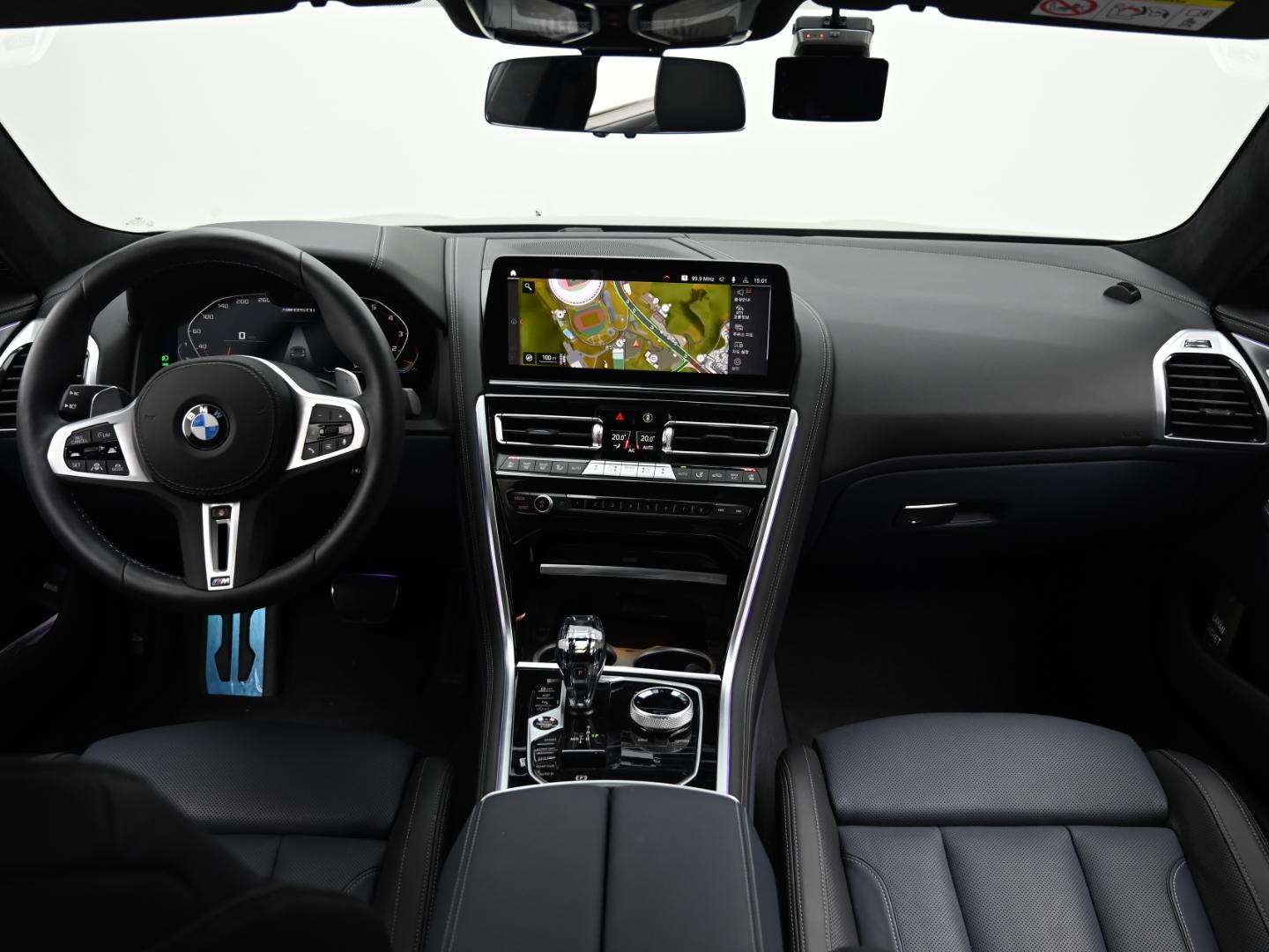 BMW 8-SERIES G15