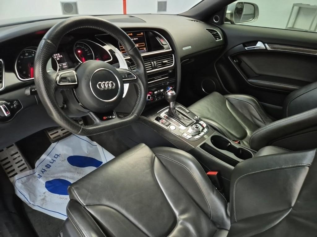 AUDI RS5 2012