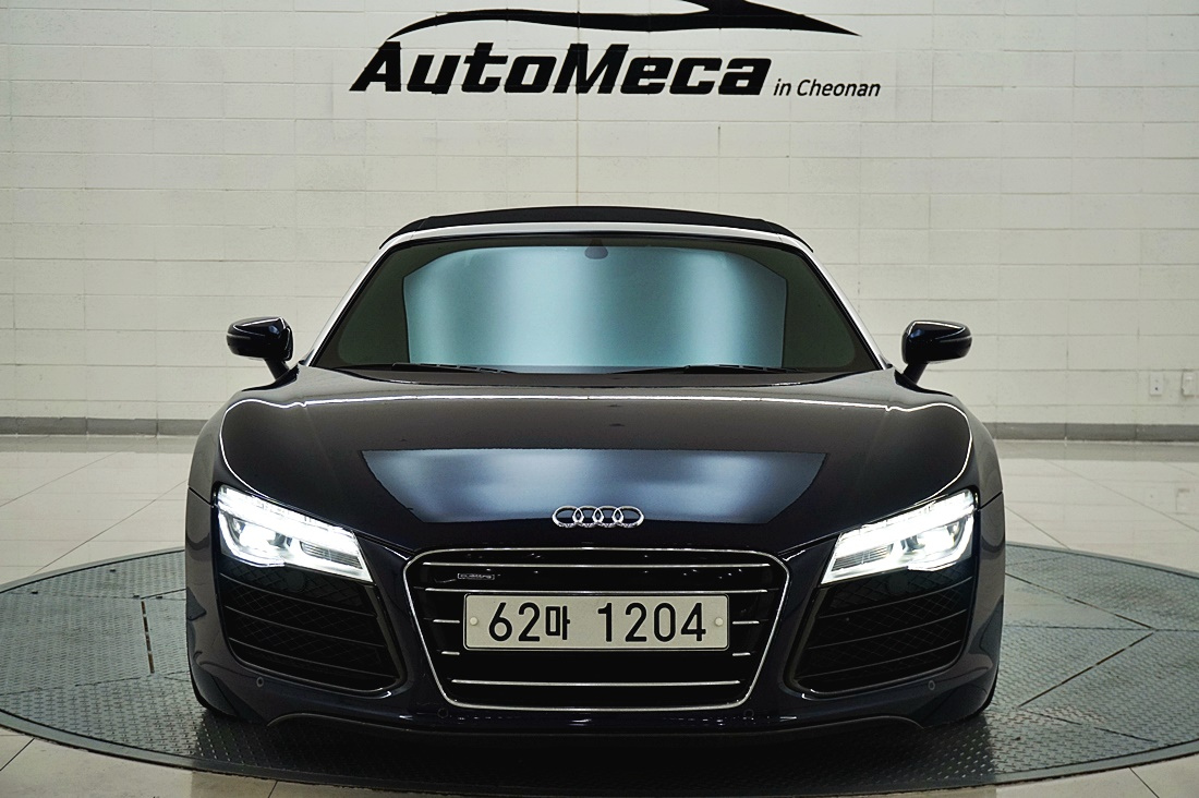 AUDI R8