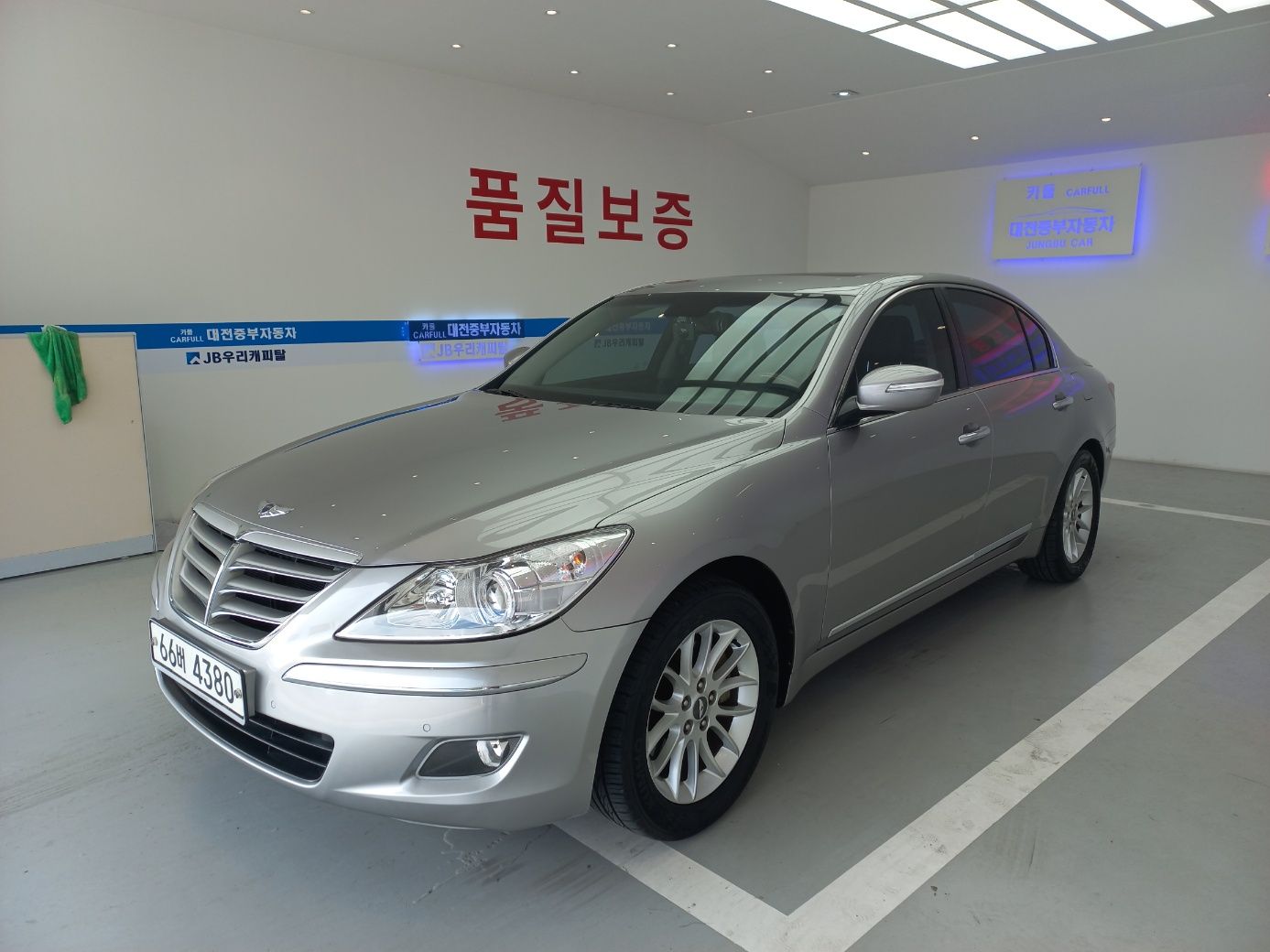 HYUNDAI GENESIS 2009