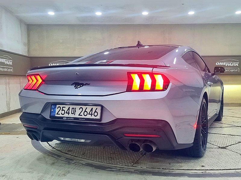 FORD MUSTANG