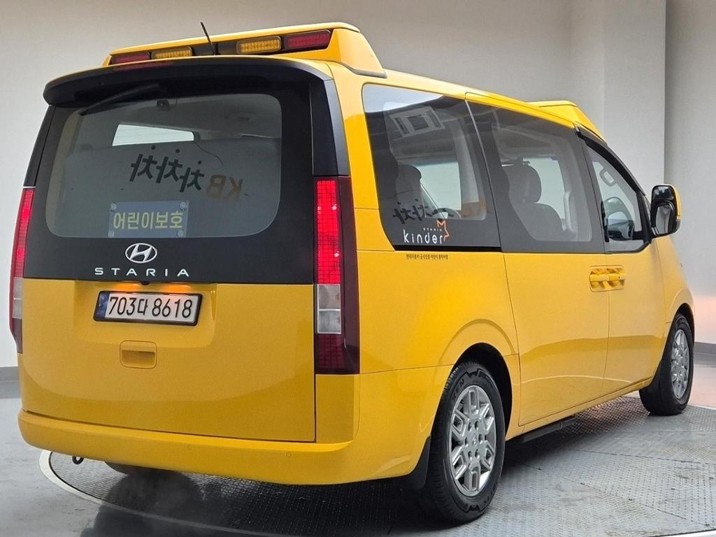 HYUNDAI STARIA 2023