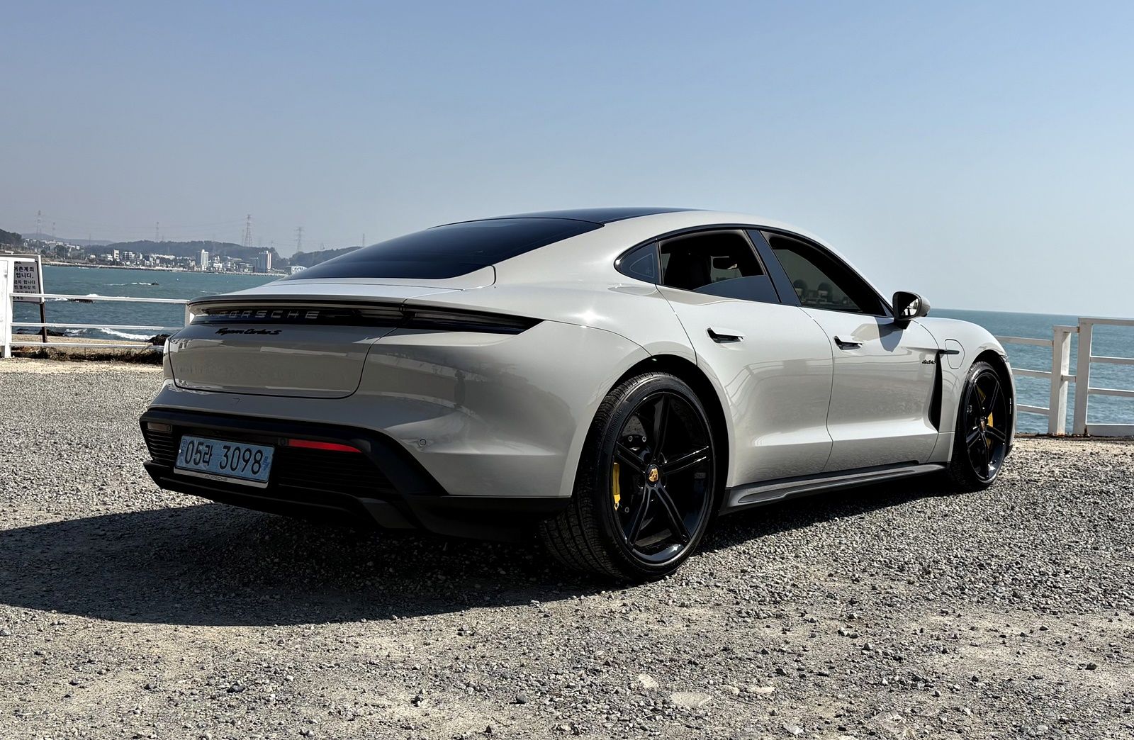 PORSCHE TAYCAN 2023