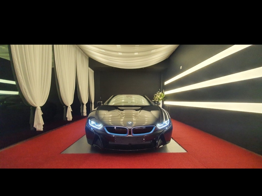 BMW I8