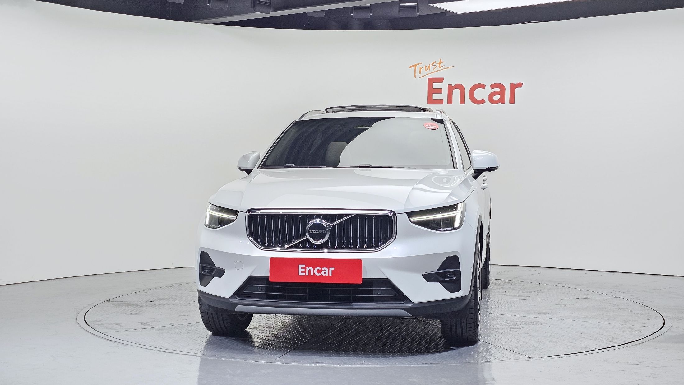 VOLVO XC40 2023