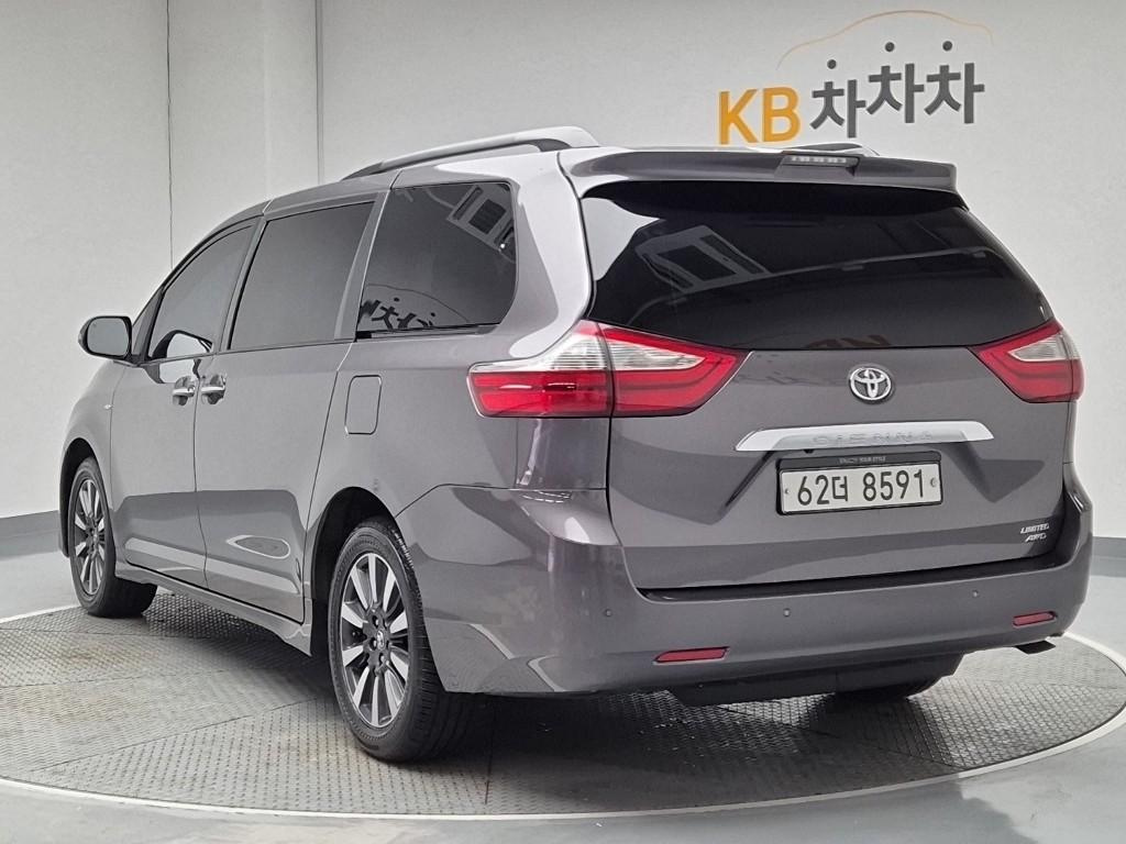 TOYOTA SIENNA 2019