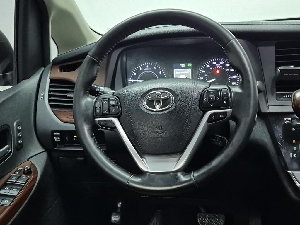 TOYOTA SIENNA 2019