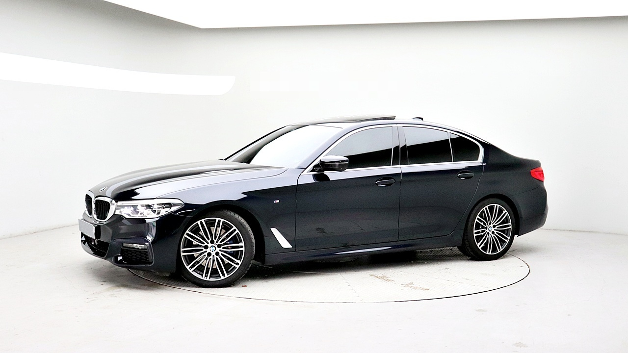 BMW 5-SERIES G30 2019