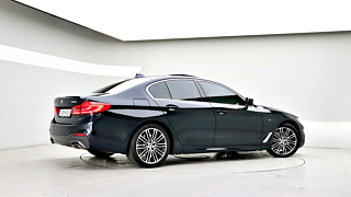 BMW 5-SERIES G30 2019