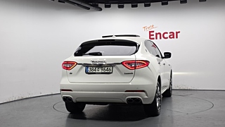 MASERATI LEVANTE 2020