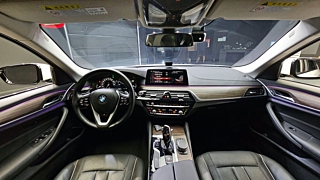 BMW 5-SERIES G30 2019