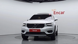 VOLVO XC40 2022