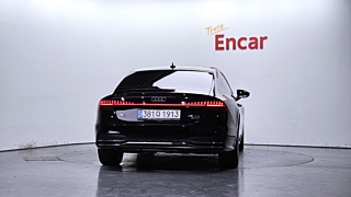 AUDI A7 4K 2023