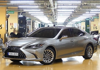 LEXUS ES300H  7 GENERATION Executive 2024