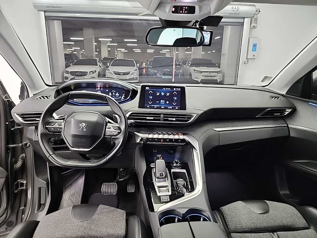 PEUGEOT 5008 2018