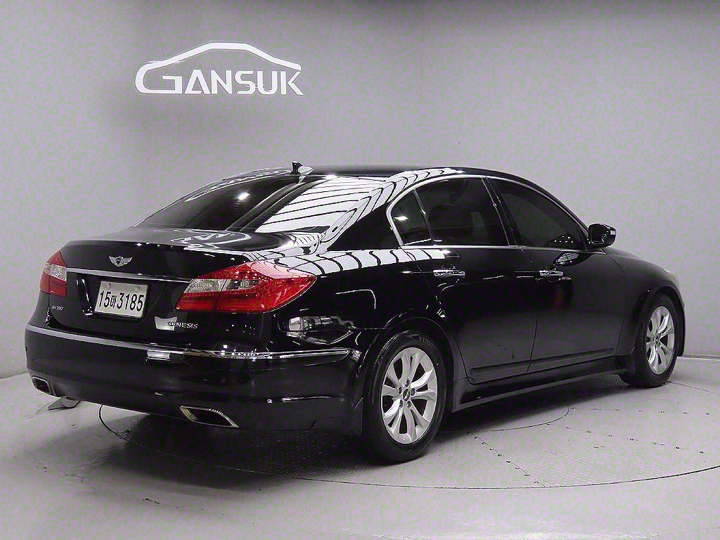 HYUNDAI GENESIS 2012