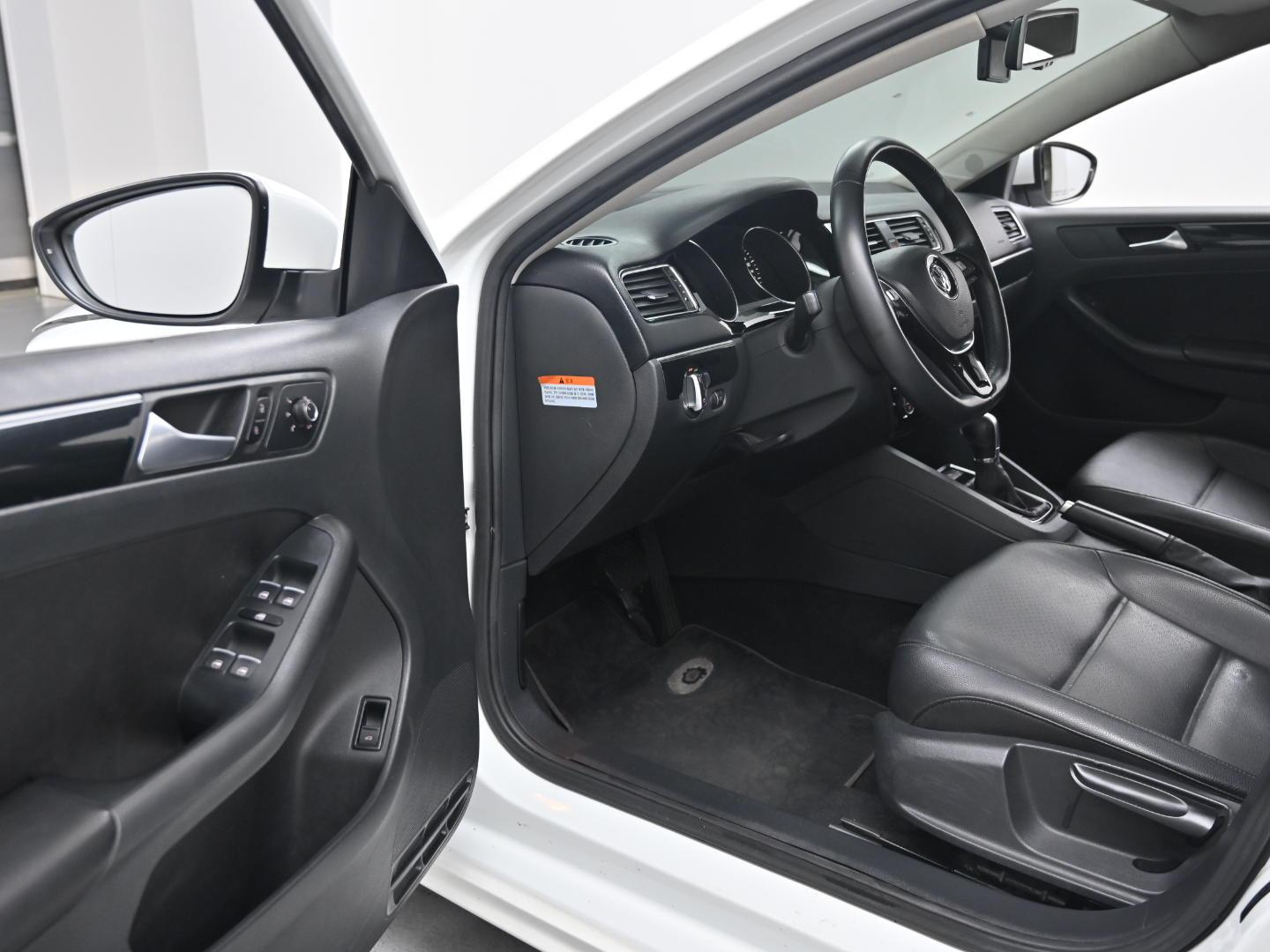 VOLKSWAGEN JETTA 2016