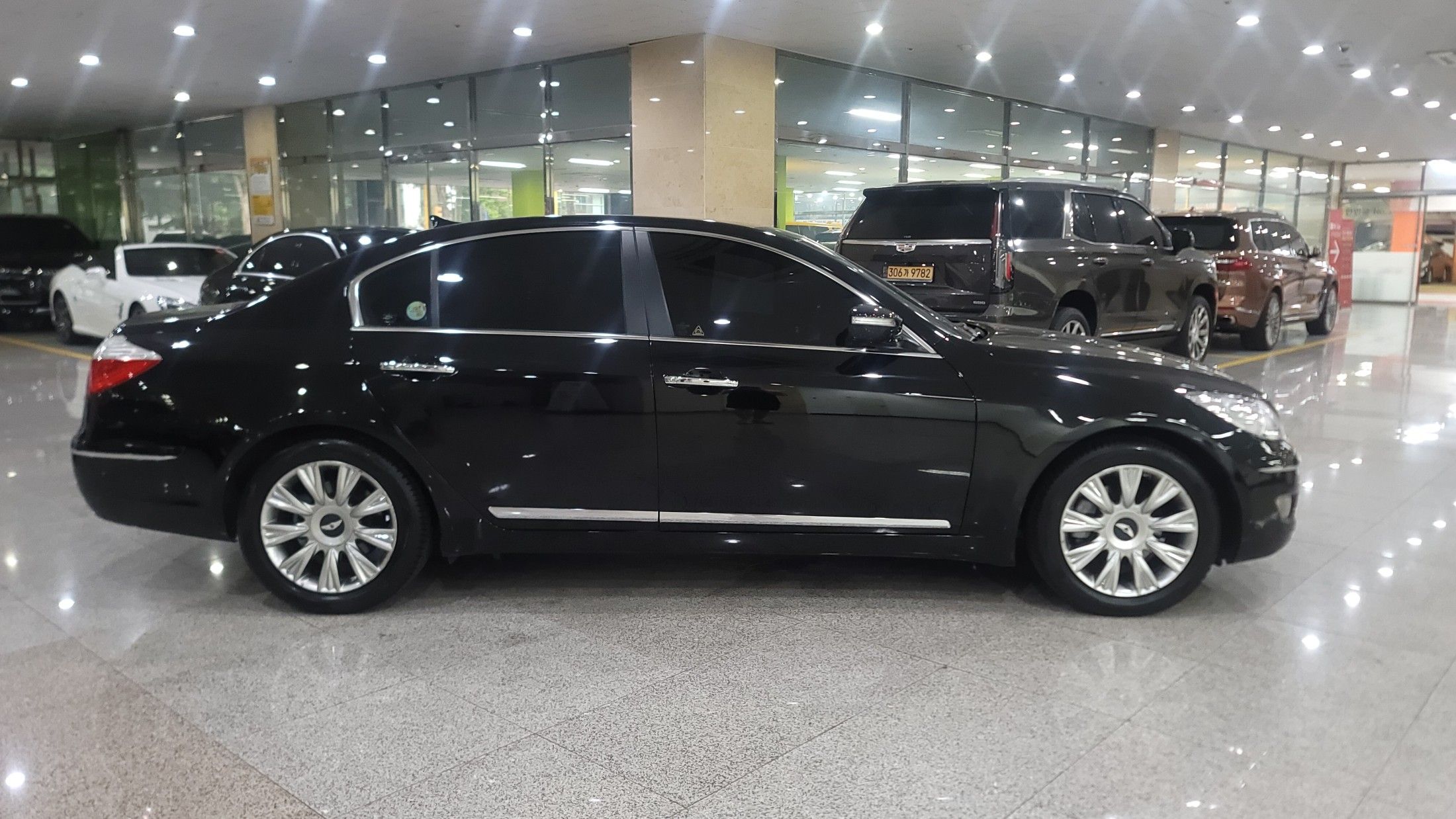 HYUNDAI GENESIS 2011