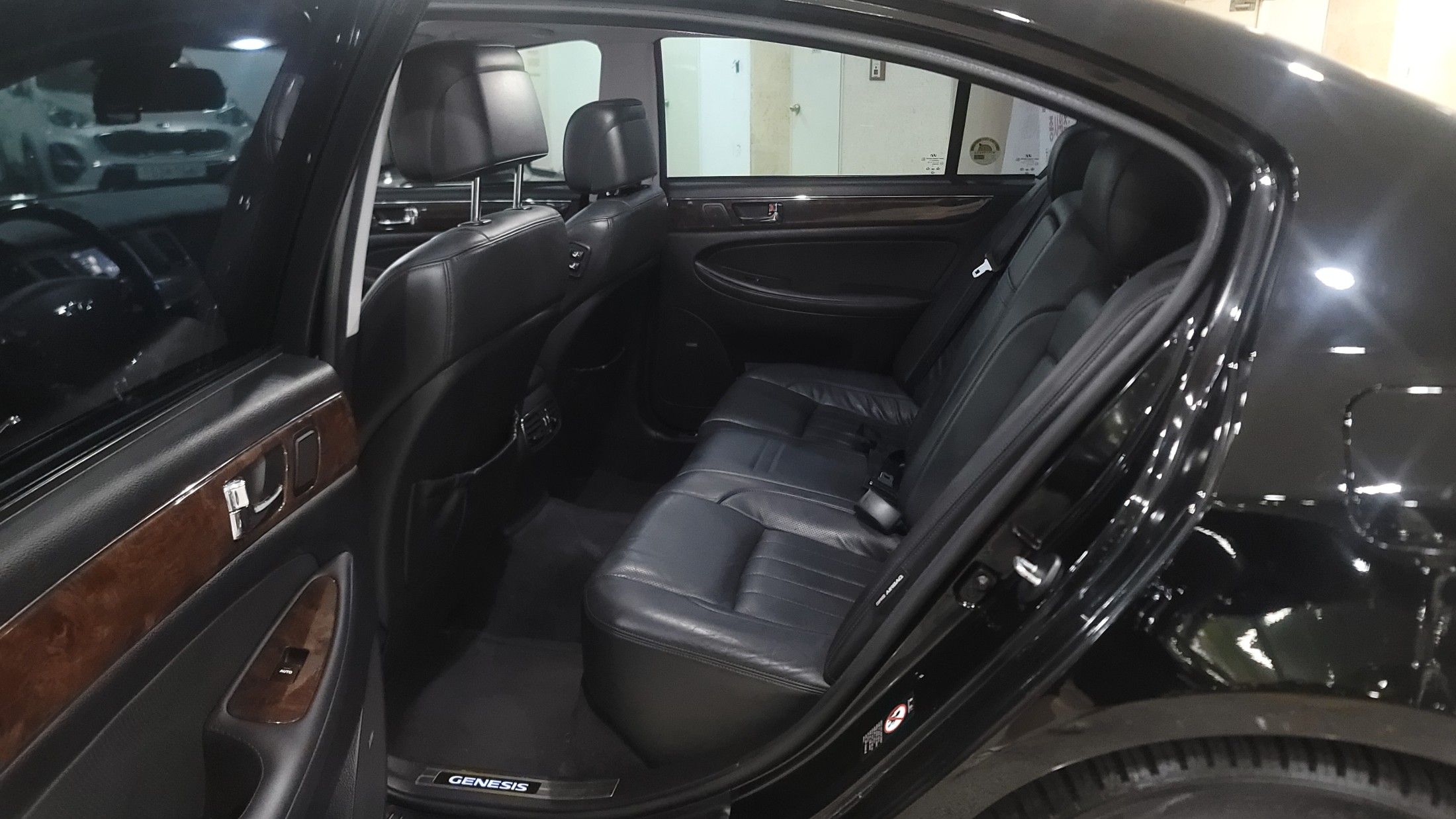 HYUNDAI GENESIS 2011