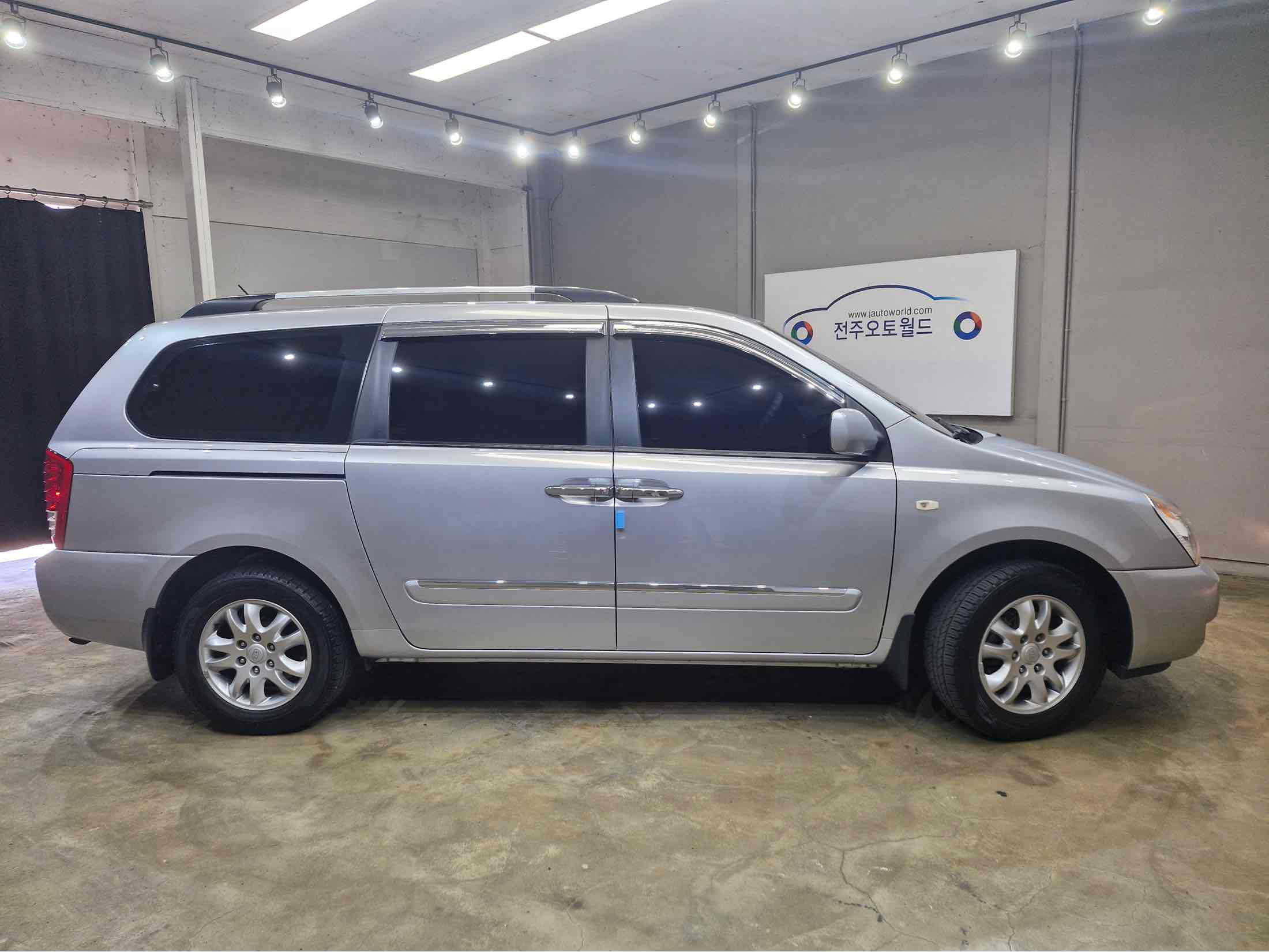 KIA CARNIVAL GRAND 2009