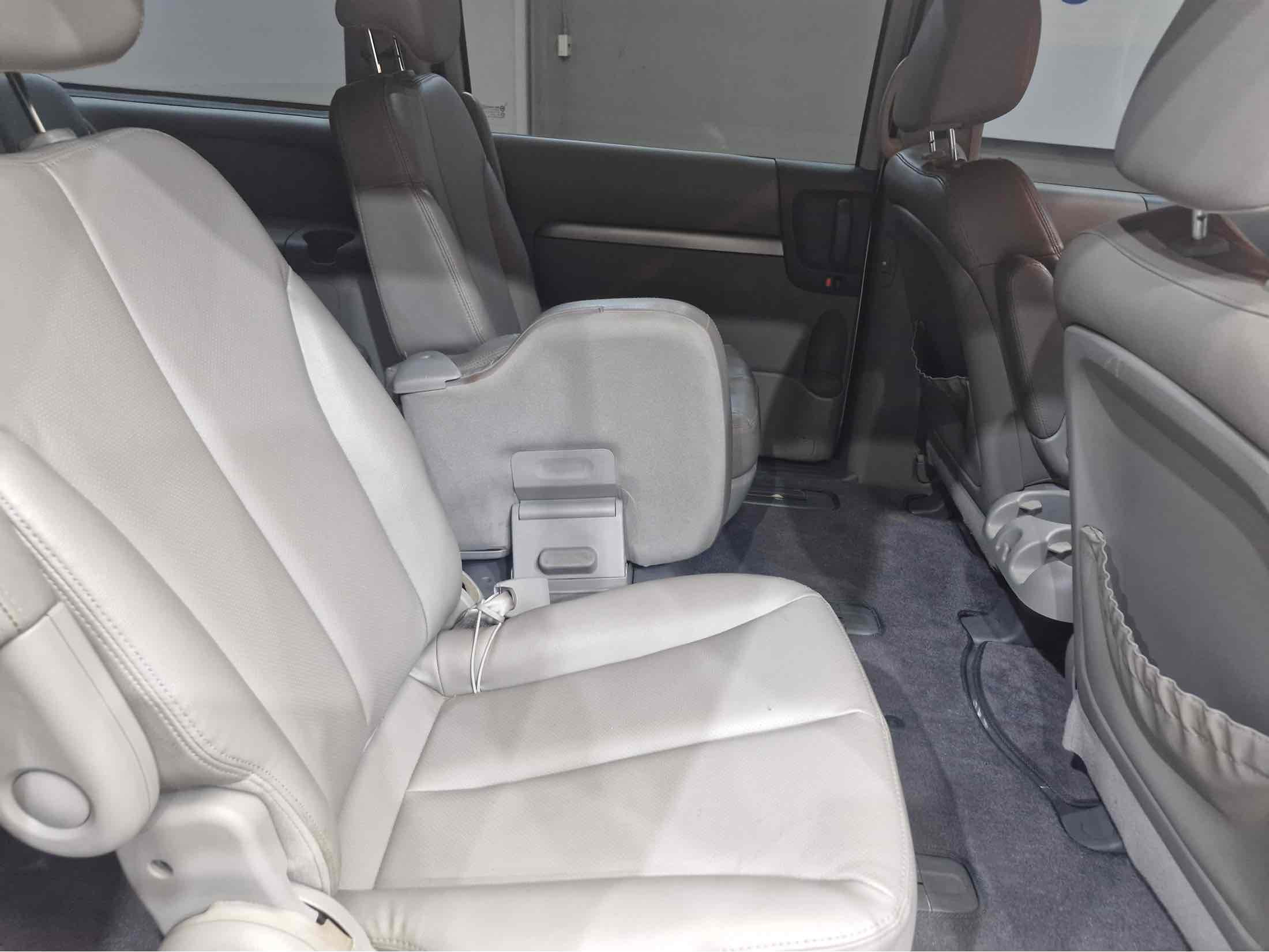 KIA CARNIVAL GRAND 2009
