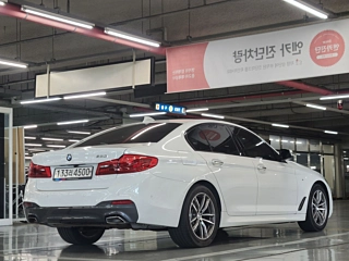 BMW 5-SERIES G30 2017
