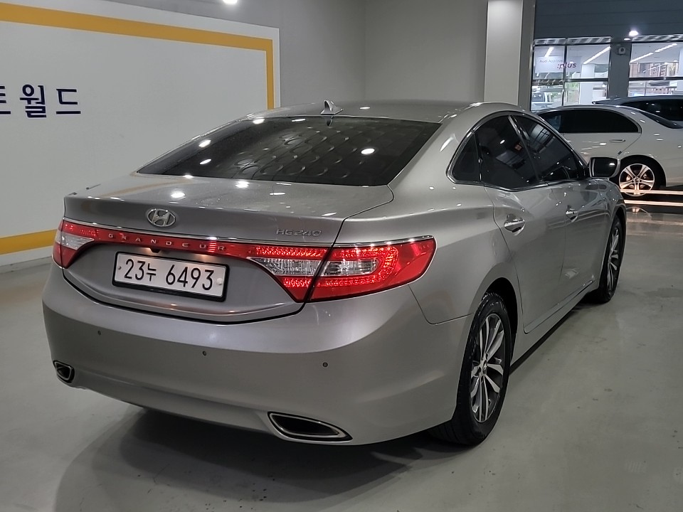HYUNDAI GRANDEUR HG 2011