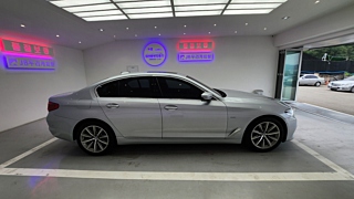 BMW 5-SERIES G30 2018