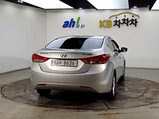 HYUNDAI AVANTE MD 2010