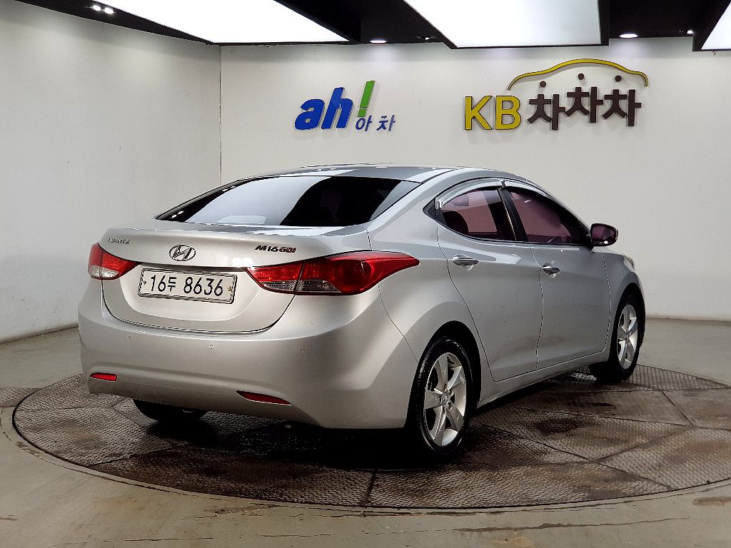HYUNDAI AVANTE MD 2010
