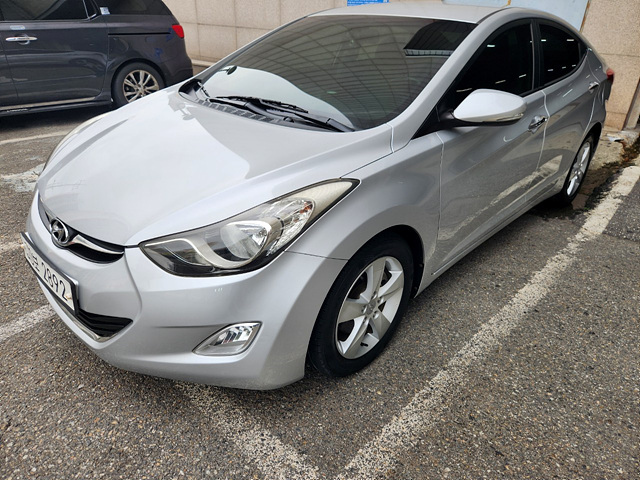 HYUNDAI AVANTE MD 2010