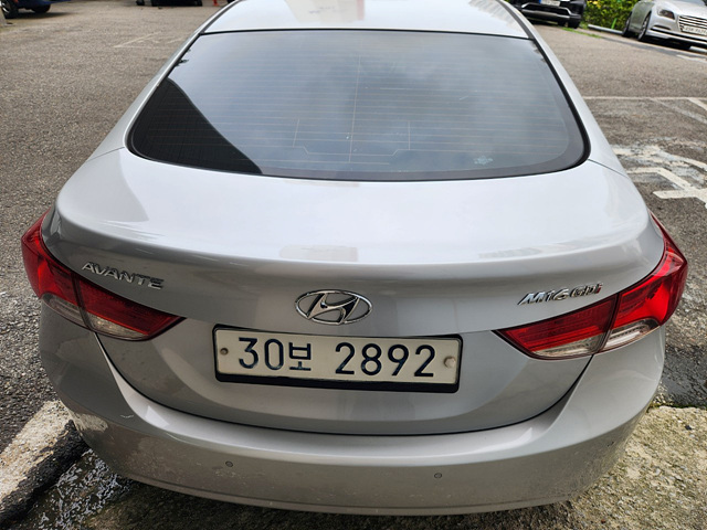 HYUNDAI AVANTE MD 2010