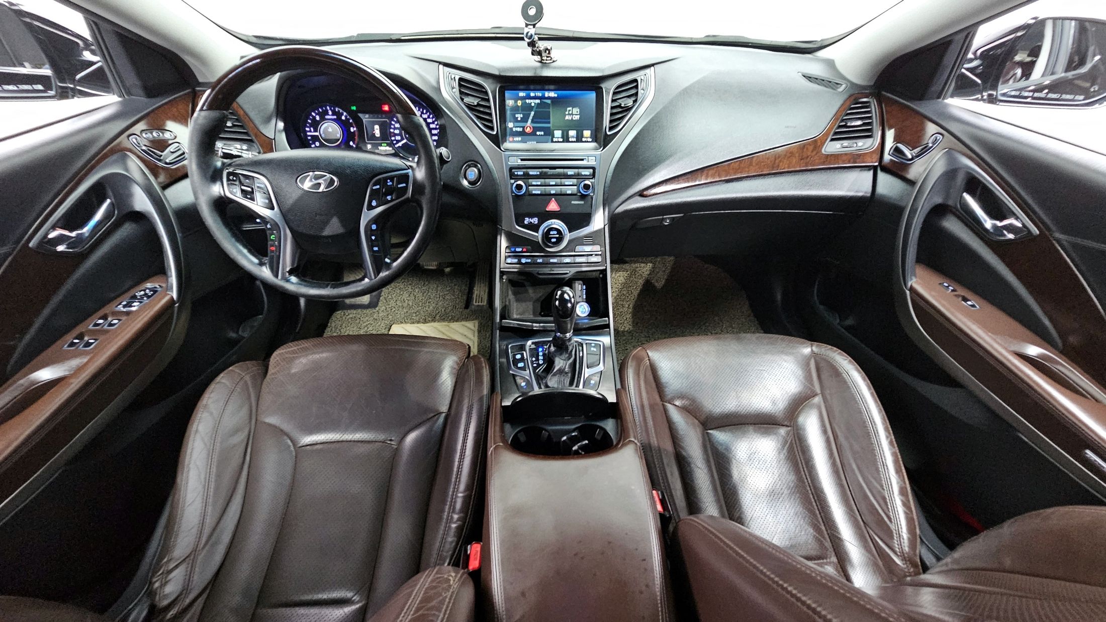 HYUNDAI GRANDEUR HG 2015