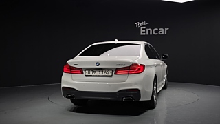 BMW 5-SERIES G30 2019