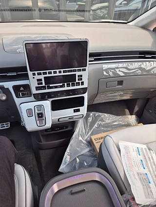HYUNDAI STARIA 2025