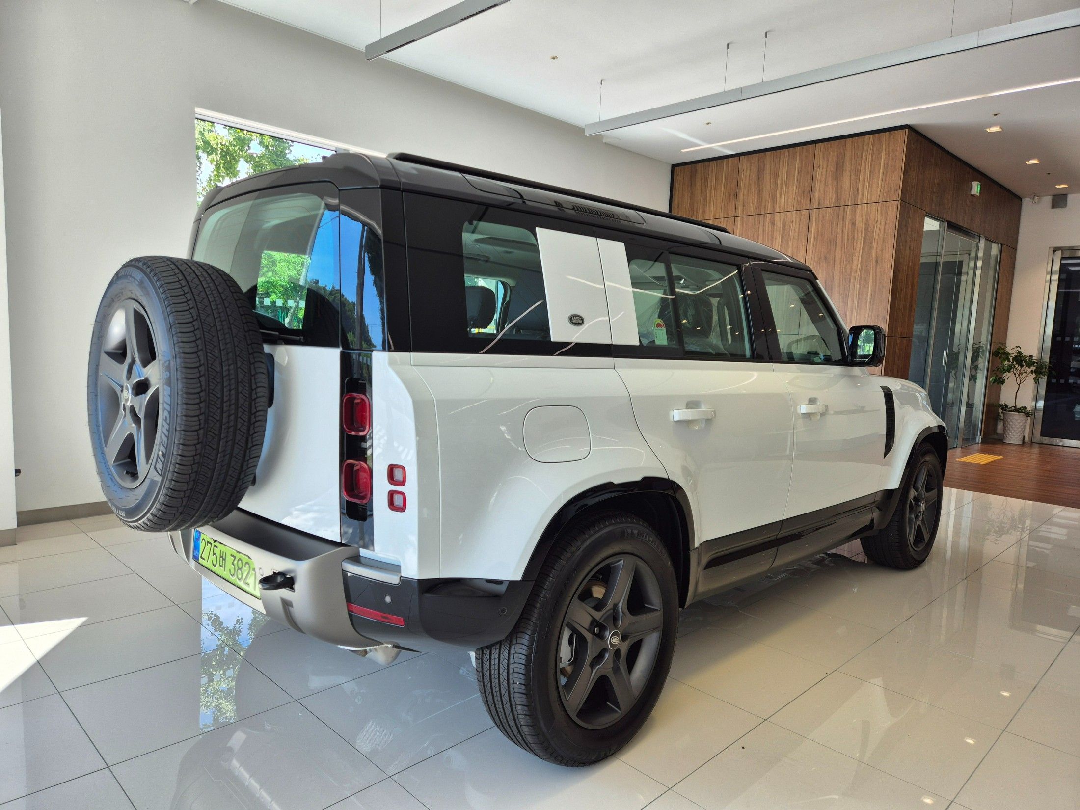 LAND ROVER DEFENDER L663 2024