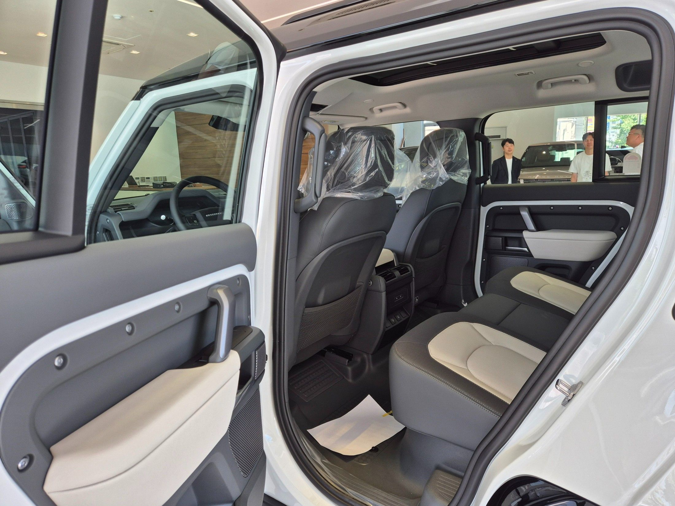 LAND ROVER DEFENDER L663 2024